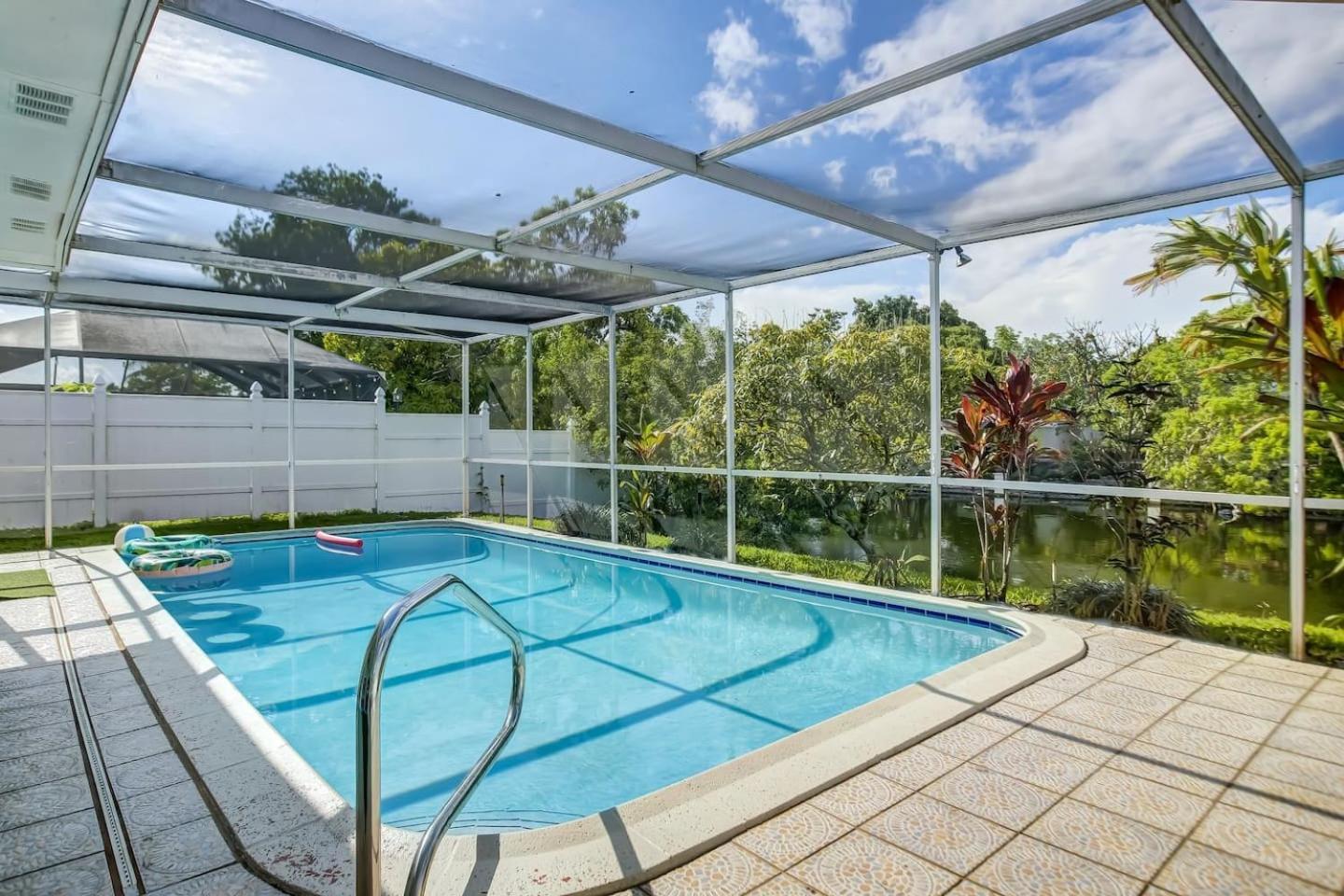 Serenity Spot Wd Pool, Lake, River & Canal View Sunrise Exterior photo